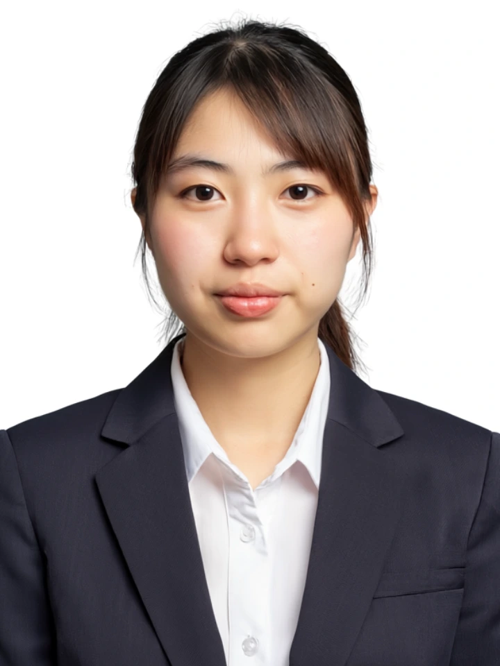 履歴書用証明写真の変換後:スーツとネクタイ着用の男性